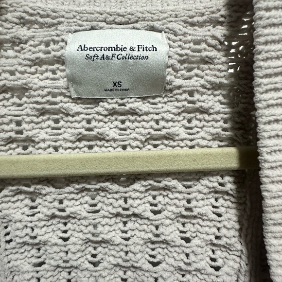 Abercrombie and Fitch Chenille Cable Cardigan Size XS - Picture 5 of 6